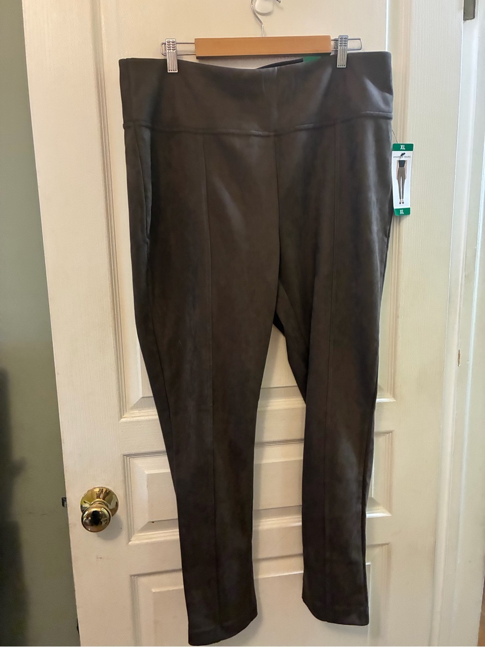 Andrew Marc High Rise Pull On Faux Suede Taupe Pants Womens Size XL
NWT
